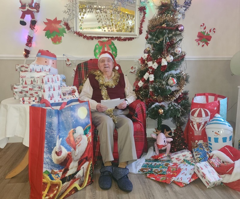 Other image for Retired postie Maurice reflects on busiest time of the year